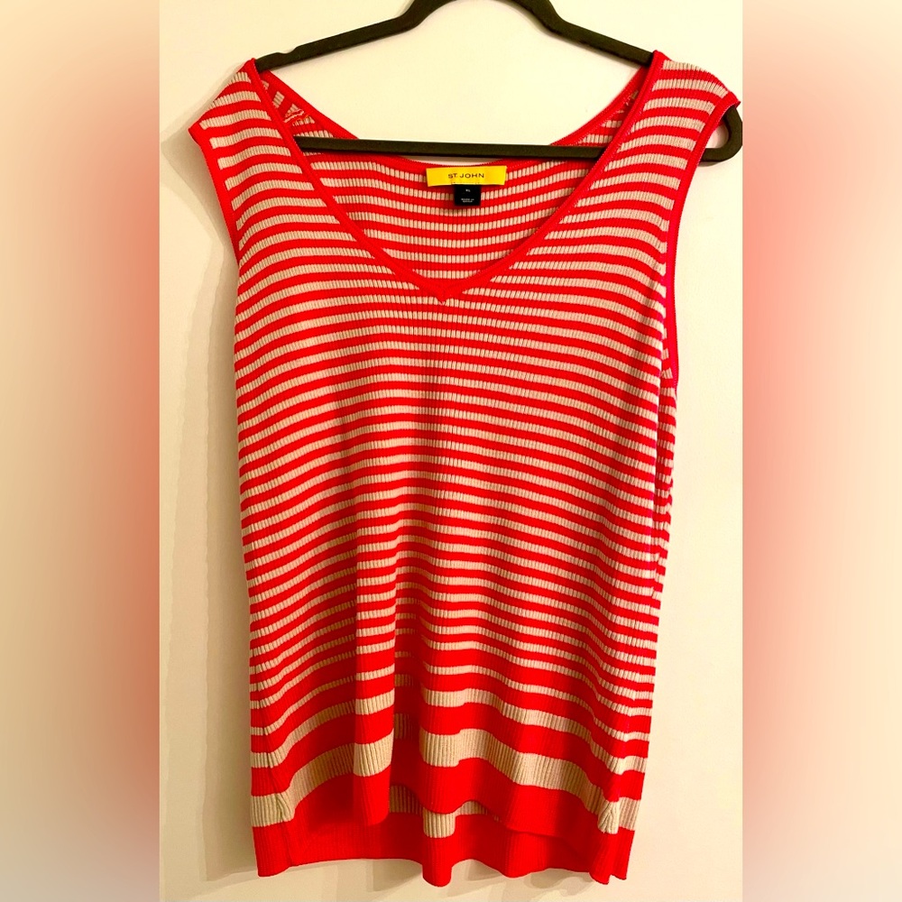 St John v neck tank top size XL.